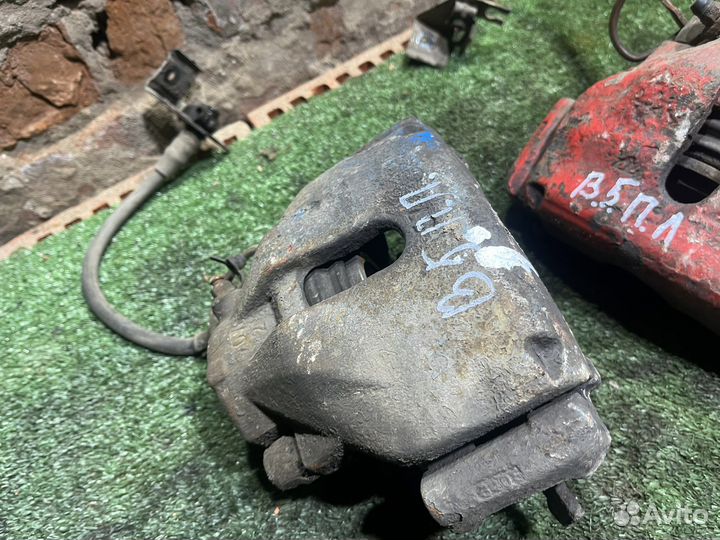 Суппорт передний Ауди А6 C5 Пассат B5 левый правый