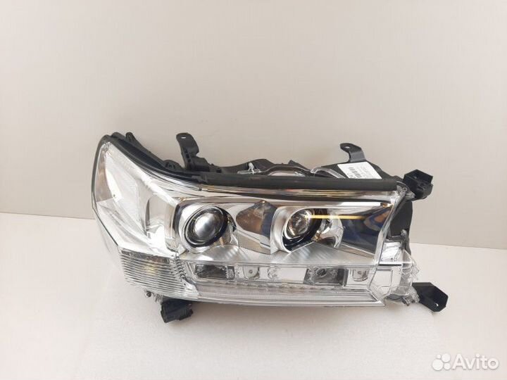 Фара правая Toyota Land Cruiser 200 2015-2021