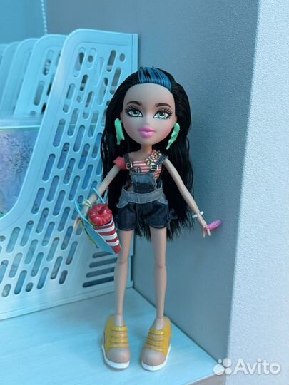 Кукла Bratz Backyard beach bash пляжная