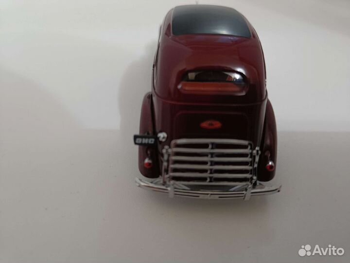 Модель автомобиля 1:43