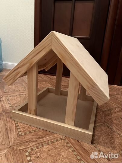 Кормушка для птиц из дерева