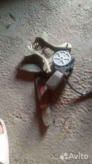 Задний левый стеклоподъёмник на Лифан Смайлм,Smily