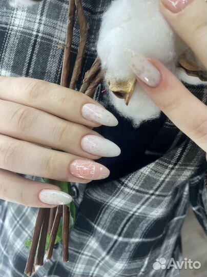 Маникюр в салоне