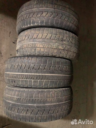 Bridgestone Blizzak VRX 215/50 R17