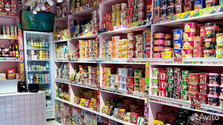 Продавец консультант азиатских вкусняшек