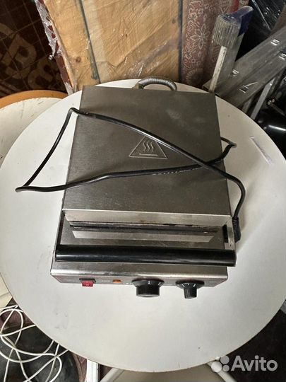 Электрическая вафельница бу