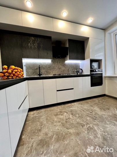 Кухня под потолок из мдф на заказ в Новосибирске