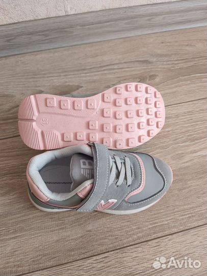 Кроссовки для девочки