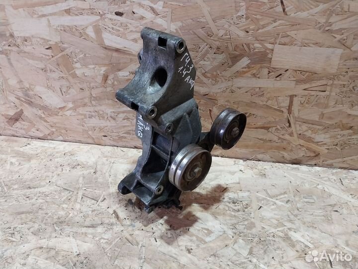 Кронштейн генератора Volkswagen Golf 4 1.4 AKQ