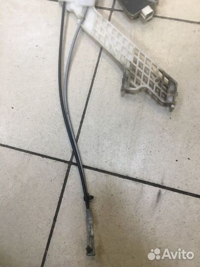 Замок дверной задний левый Hyundai Elantra XD