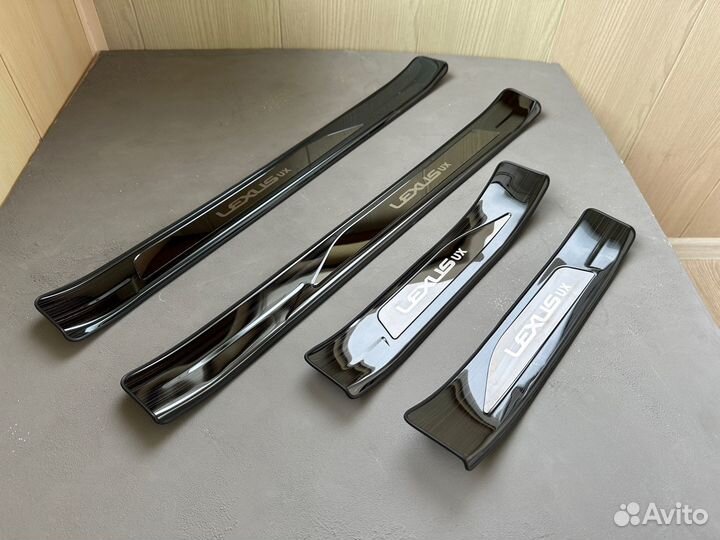 Lexus UX200 накладки на пороги Lexus UX250h