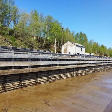 Часть грузового причала морского порта Мезень