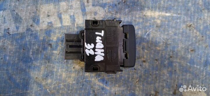 Кнопка открывания бензобака Nissan Teana J32 седан