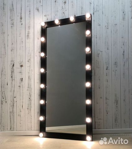 Гримерное зеркало с лампочками