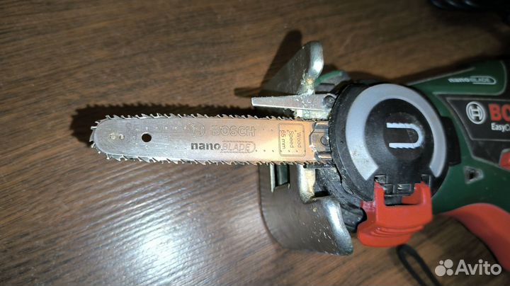 Цепная аккумуляторная мини-пила Bosch EasyCut 12