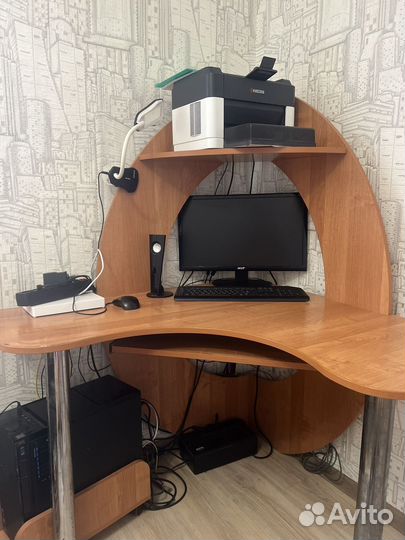 Компьютерный стол
