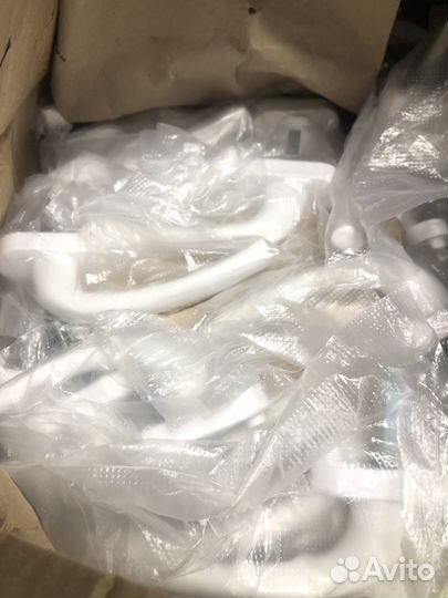 Ручка оконная Макбет, штифт 38 мм. Цвет Белый