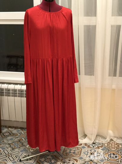 Платье угиверсальное красное атласное h&m размер M