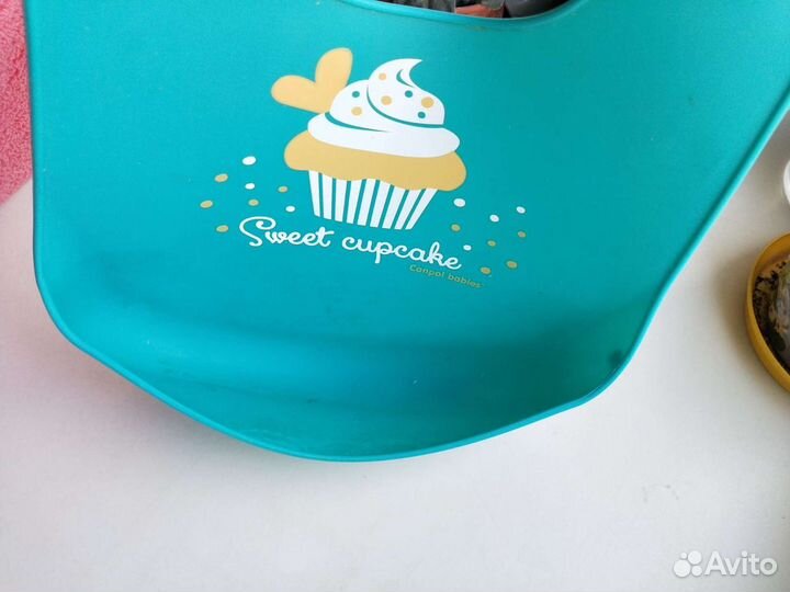 Слюнявчик и бутылочка-непроливайка