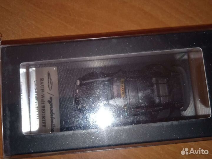 Коллекционная модель Porsche 1/64