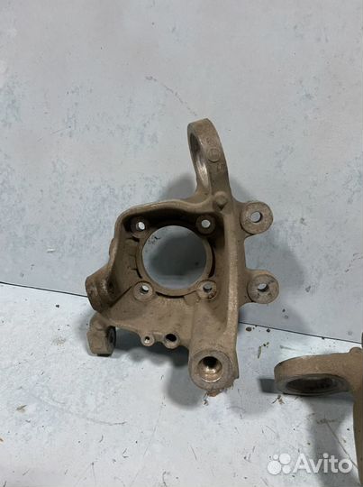 Цапфа Кулак повотный задний правый левый bmw e60