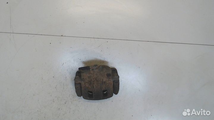 Суппорт Mitsubishi Pajero / Montero, 2002