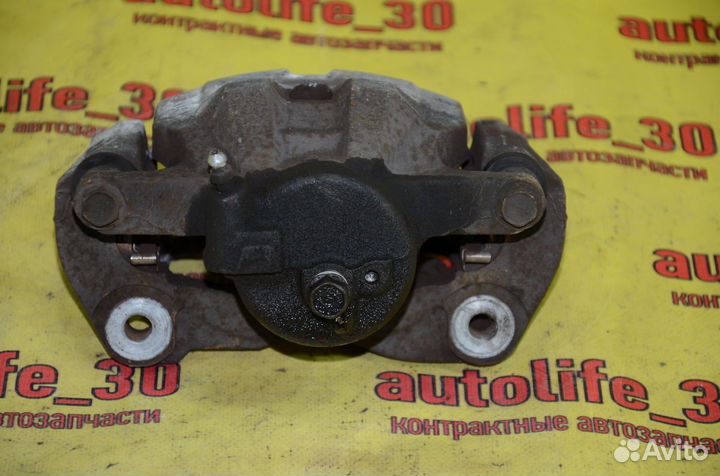 Суппорт тормозной передний левый Toyota Auris E150