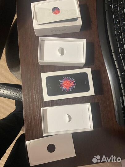 Коробка от iPhone SE