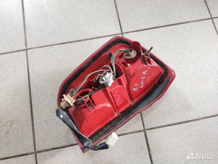 Фонарь задний правый Toyota Rav 4 2000-2003