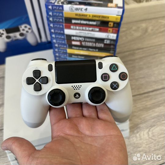 Sony PS4 Pro 1Tb Белая / Как Новая