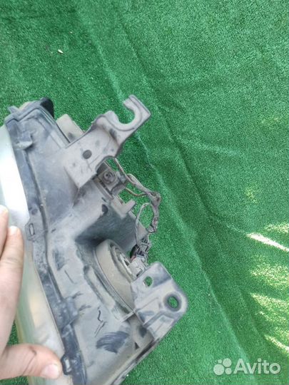 Фара Jeep grand cherokee