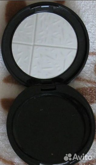 Пудреница с зеркалом 