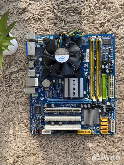 Материнская плата с процессором и памятью