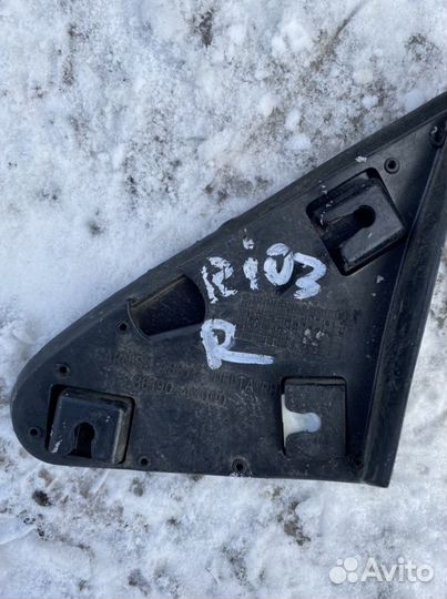 Уголок зеркала наружный правый Kia Rio 3