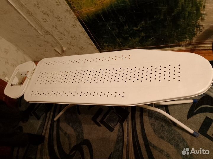 Гладильная доска с розеткой