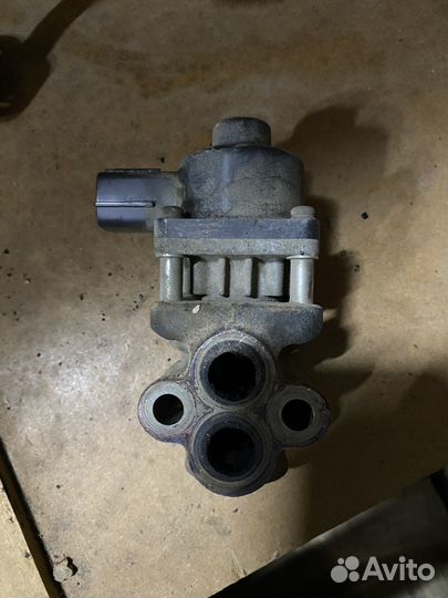 Клапан EGR. Subaru Forester sg5