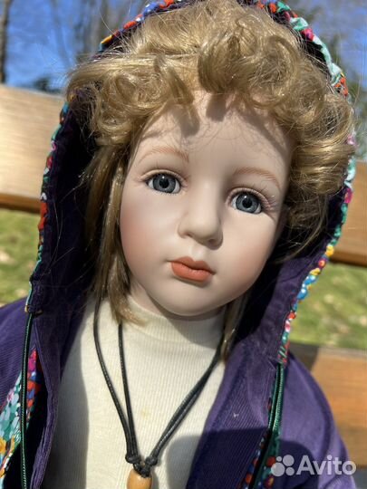 Коллекционная фарфоровая кукла