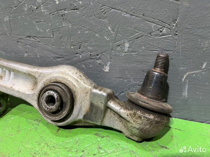 Рычаг подвески нижний левый Volkswagen Passat B5