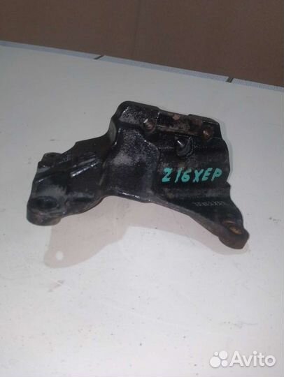 Кронштейн двс правый для Opel Astra-G Zafira-A