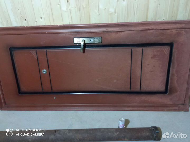 Железная и пластиковая двери