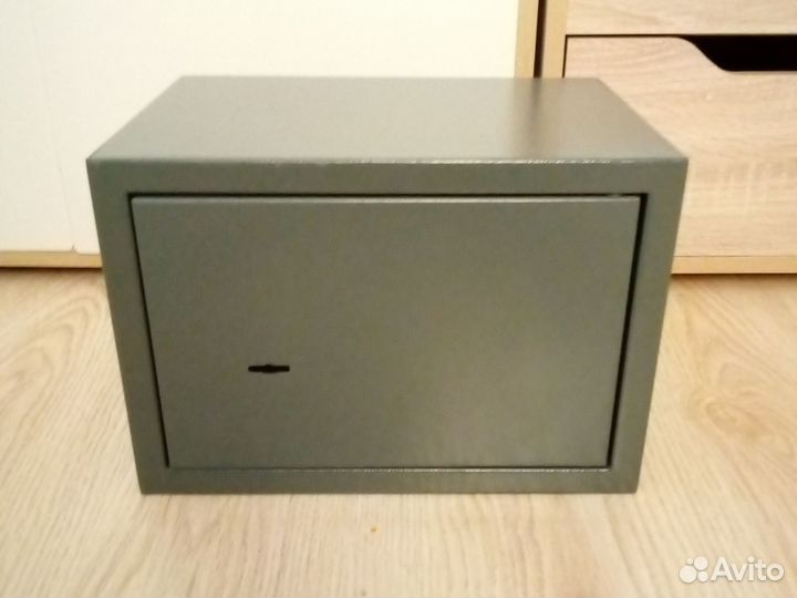 Сейф металлический с ключом
