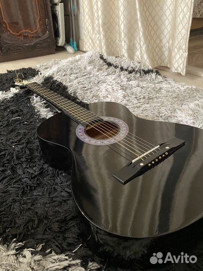 Акустическая гитара