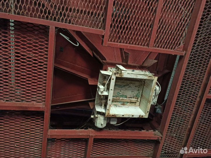 Металлический бункер