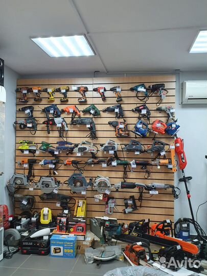 Аккумуляторная дрель-шуруповерт Makita DF488DWE