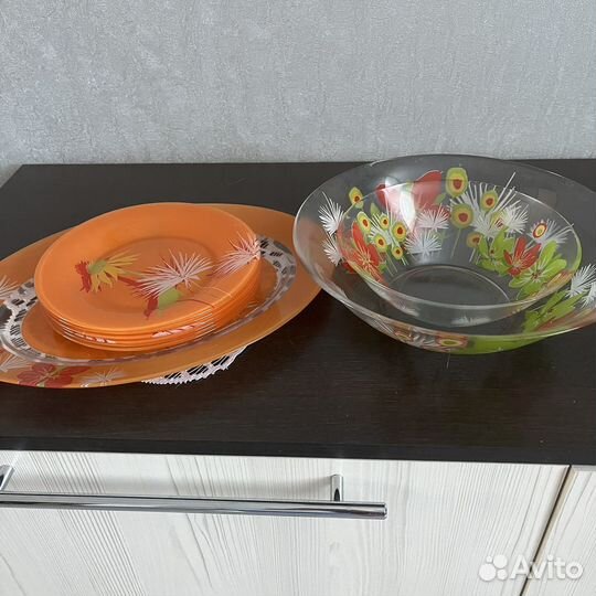 Столовый набор и блюдо для торта