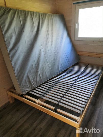 Кровать