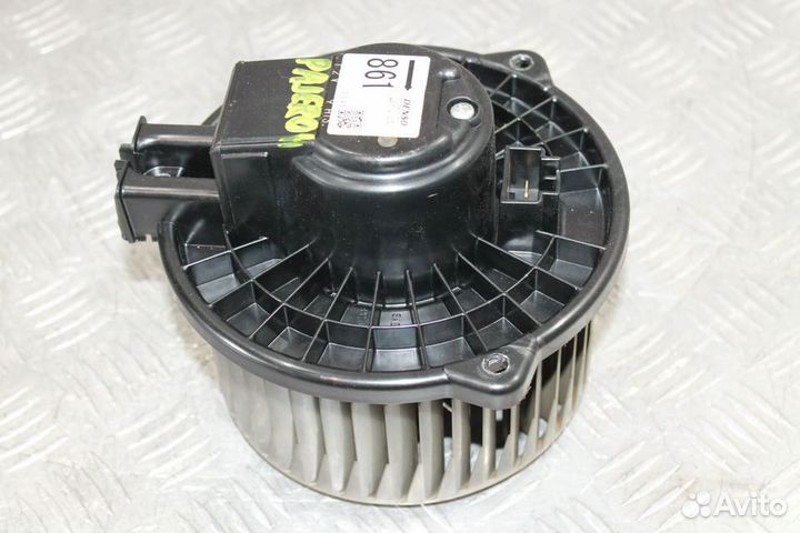 Моторчик печки Mitsubishi Pajero 4