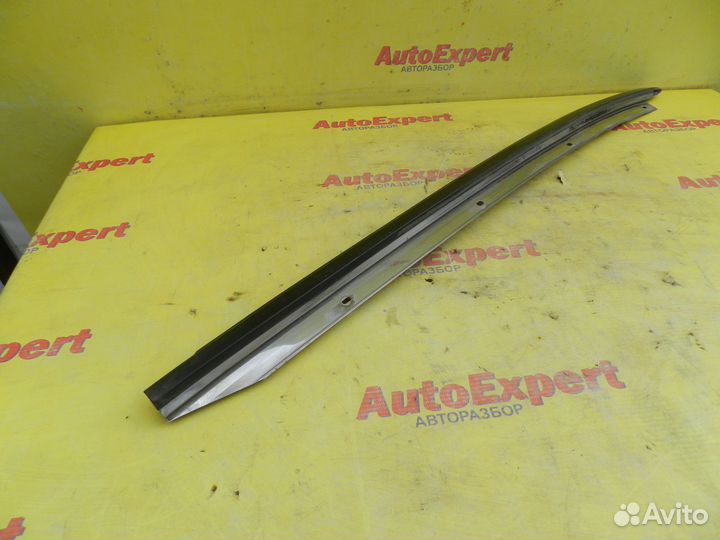 Молдинг лобового стекла левый Nissan Almera Classi