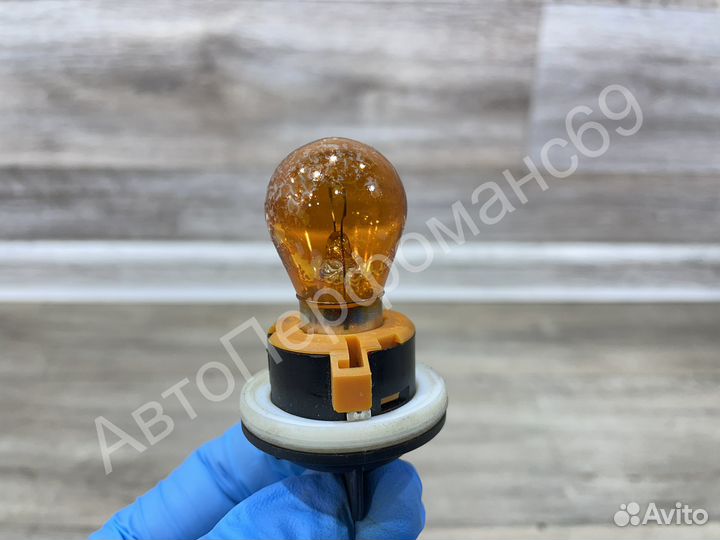 Патрон лампы поворотника фары Renault Duster 1