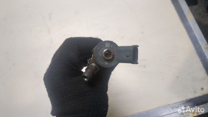 Форсунка топливная Chevrolet Captiva, 2010